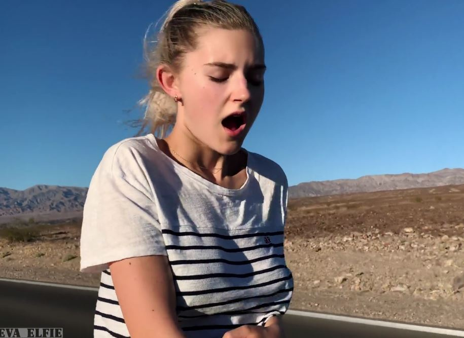Having sex with a pretty girl in a convertible